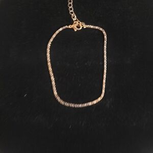 Elegant Gold Chain Bracelet